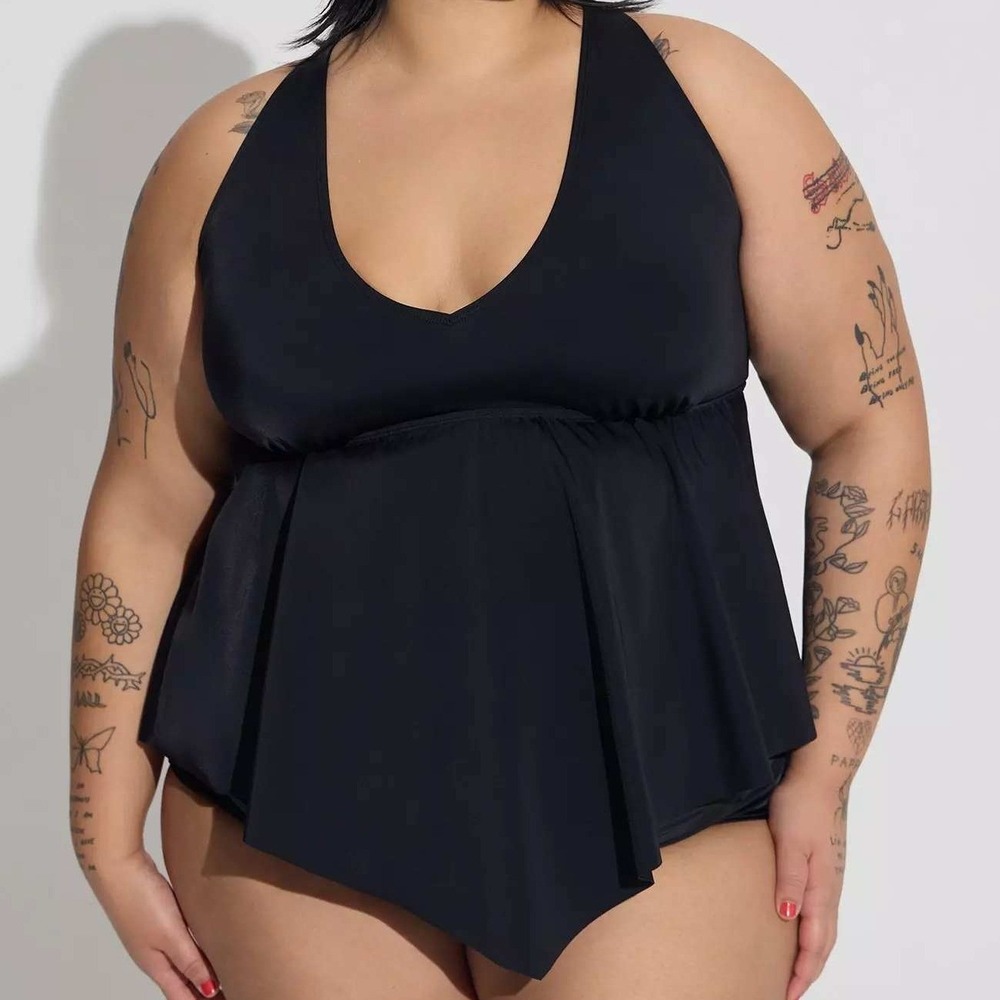 Torrid Plus 3X Swim Top Wireless V-Neck Tankini Peplum Black Handkerchief Hem